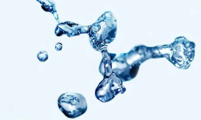 Qual o nome da água que sai do ar-condicionado?